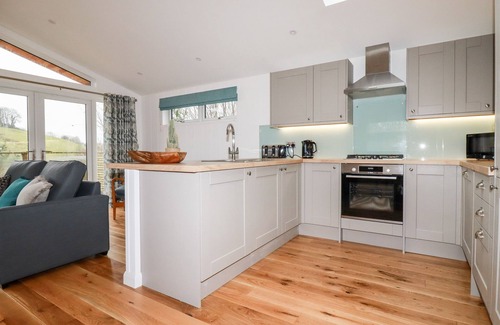 Looe Cottage | 7 VALLEY VIEW, pet friendly, character holiday cottage in Pelynt