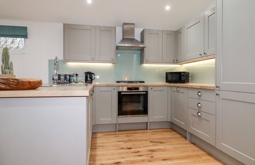 Looe Cottage | 7 VALLEY VIEW, pet friendly, character holiday cottage in Pelynt