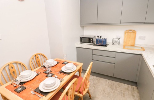 Simpson Cross House | 7 WEST HAVEN, pet friendly, with a garden in Roch