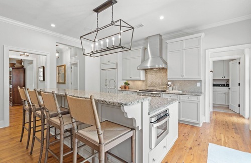 Vanderhorst Plantation House | 70 Forestay: 6 Bedrooms, Private Pool, Walk to Beach, Beach Gear/Bike Credit