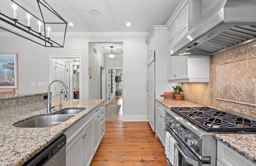 Vanderhorst Plantation House | 70 Forestay: 6 Bedrooms, Private Pool, Walk to Beach, Beach Gear/Bike Credit