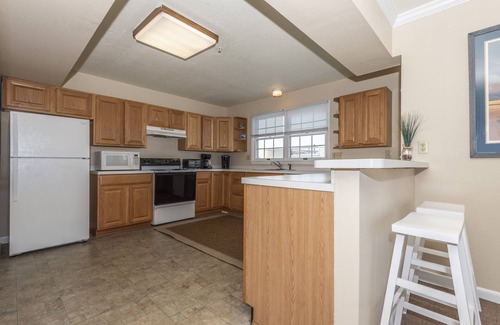 Dewey Beach Condo | 70 STEPS TILL TOES IN THE SAND Complementary beach chairs No streets to cross!