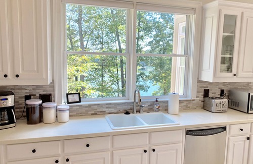 Flowery Branch House | 7000 sf: 5 king/1 queen/7 single beds, heated pool/spa, designer furnishings