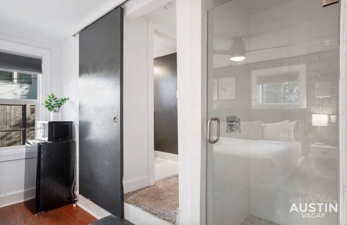 Austin House | 705 Highland #B xxxx
