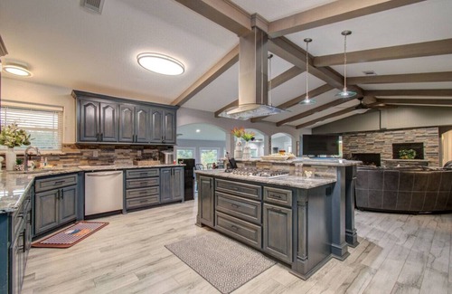 Wild Peach Village House | 7078 Gupton Rd New Brazoria T