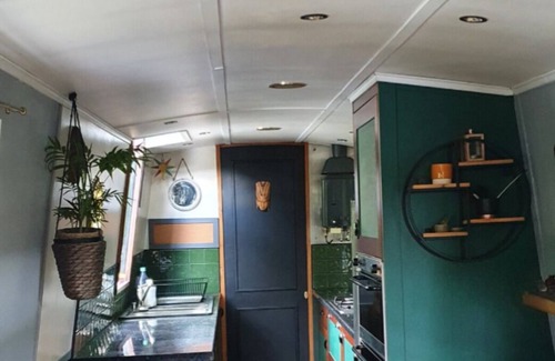 Buxton Boat Rental | 70ft 4 berth houseboat in the Peak District