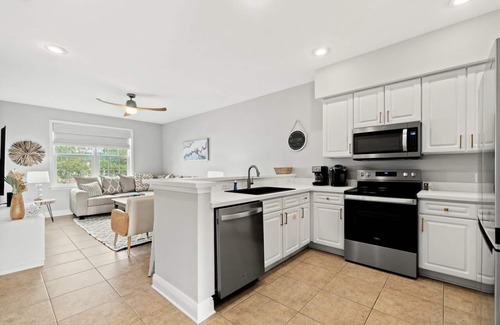 Santa Rosa Beach Condo | $70k Remodel 2022 with Entertainment Space - Pool - Bike to the Beach