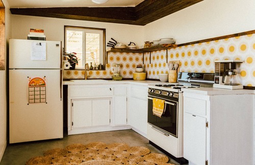 Yucca Valley House | 70s Vibes with Hot Tub & Pool! The Coyote House