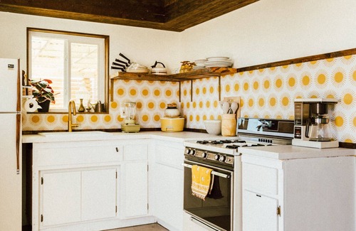 Yucca Valley House | 70s Vibes with Hot Tub & Pool! The Coyote House