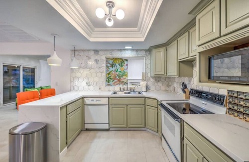 Las Vegas House | 70s Villa: Pickleball, Heated Pool, Spa Near STRIP