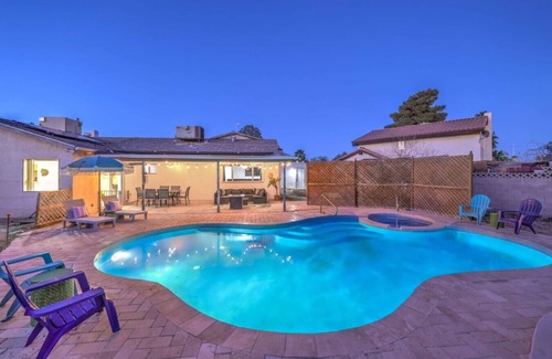 Las Vegas House | 70s Villa: Pickleball, Heated Pool, Spa Near STRIP