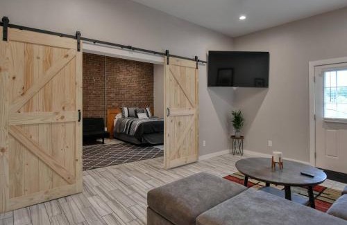 Maryville Apartment | 734 East Broadway, Unit 101