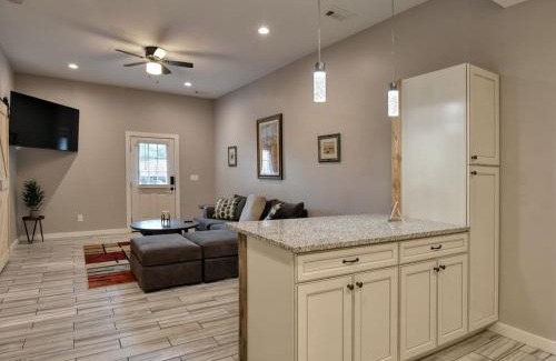 Maryville Apartment | 734 East Broadway, Unit 101