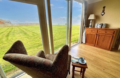 Kessingland House | 74 Seaview - Three Bedroom House, Sleeps 4