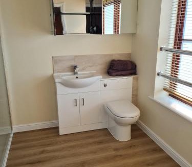 Sherborne St. John Apartment | 75 Park Prewett Dbl room with beautiful bathroom