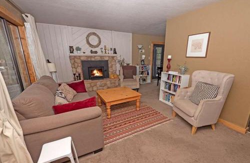 Al Tahoe House | 750 Stanford Avenue cabin