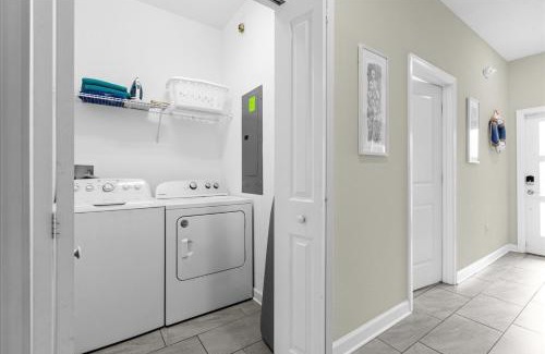 Four Corners House | 770PB Weekly Stay BR With Pool