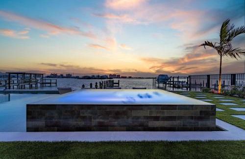 Fort Myers Beach House | 793 Shoreline Estate- 6BD 6BR, Luxurious Pool Home on The Water! home