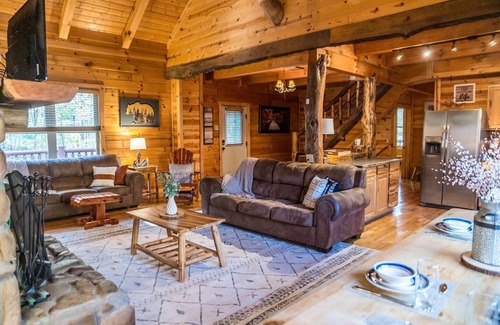 Logan Cabin | 7BR/3BA Cabin, HOT TUB, game room