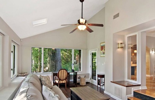 Ossining House | 7BR Beacon Thanksgiving Foliage Game Room BBQ