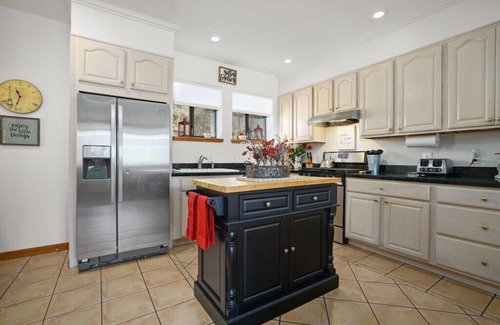 Trimble House | 7BR Luxury with Amazing Amenities, Hot Tub, Pool Table, Yard, Close to Town/Ski