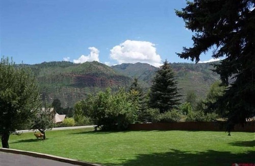 Trimble House | 7BR Luxury with Amazing Amenities, Hot Tub, Pool Table, Yard, Close to Town/Ski