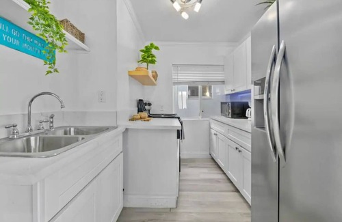 Mission Beach Apartment | 7BR Massive Beach Retreat Sleeps 26 Steps to Ocean