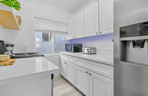 Mission Beach Apartment | 7BR Massive Beach Retreat Sleeps 26 Steps to Ocean