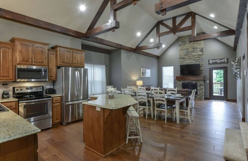 Hollister House | 7BR Retreat - Arcade, Pools, Near Lake & Landing!