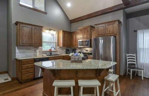 Hollister House | 7BR Retreat - Arcade, Pools, Near Lake & Landing!