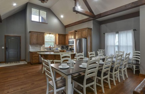 Hollister House | 7BR Retreat - Arcade, Pools, Near Lake & Landing!