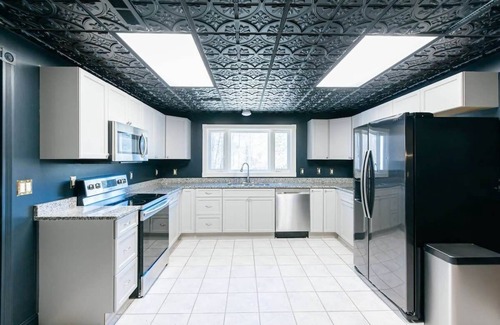 Skyland House | 7k Sq/Ft Estate - Pickleball, Golf, Gym, Theater