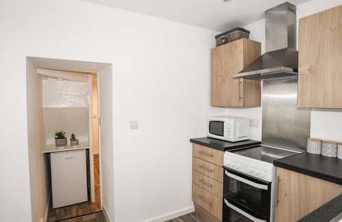 Rhyd-y-clafdy Cottage | 8 ABERERCH ROAD, pet friendly, country holiday cottage in Pwllheli