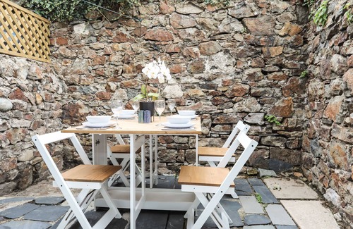 Rhyd-y-clafdy Cottage | 8 ABERERCH ROAD, pet friendly, country holiday cottage in Pwllheli
