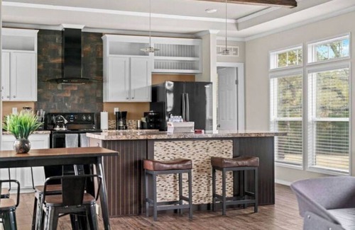 Dripping Springs House | 8 acres Ranch - 2 Homes - Sleeps 16 - Dripping