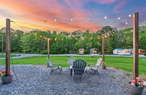 Guntersville Apartment | 8 All Decked Out Luxury Tiny House ~ Private Firepit