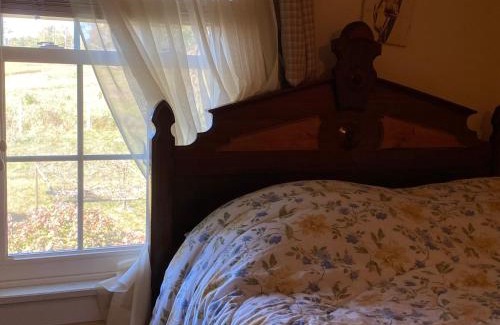 Sulphur Well House | 8 bedroom 12 bed Large Country Home