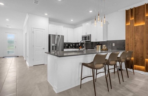 Kissimmee House | 8 Bedroom/5 Bathroom Storey Lake (2928 PL)