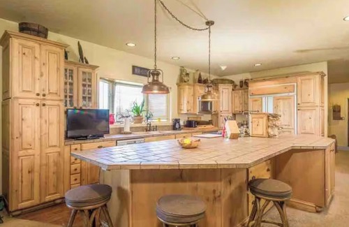 Lakeside Ski Chalet | 8 Bedroom Chalet Overlooking Dazzling Flathead Lake and Swan Mountain Range