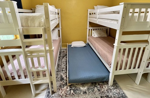 Smith's Memento House | 8 beds! Steps to Ocean Center | Cowboy Pool | Beach