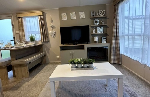 Selsey House | 8 Berth Caravan in West Sands Seal Bay Resort