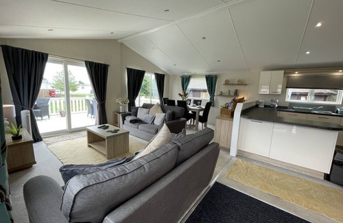 Tattershall Cabin | 8 berth luxury lodge at Tattershall lakes