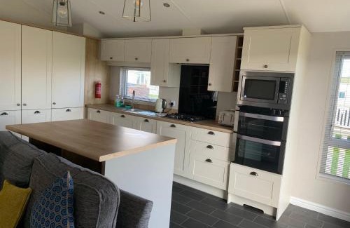Cayton Bay Apartment | 8 BIRTH LODGE ON CAYTON BAY HOLIDAY PARK