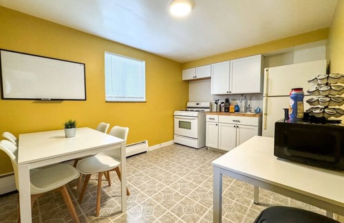 Mount Oliver House | 8 Large Apartments w/12 Bedrooms & Parking + WIFI