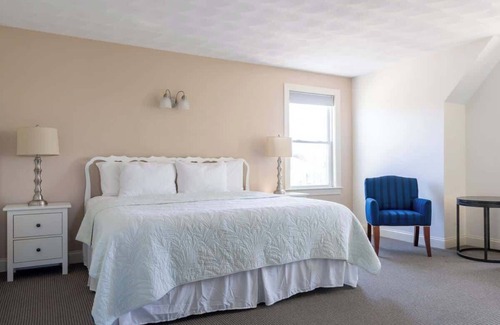 Middletown Hotel | #8 | Largest Room w/King bed