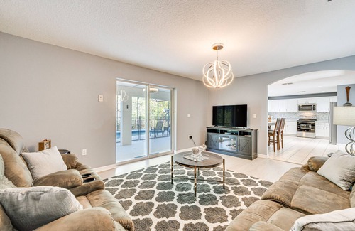 Lake Wilson Preserve House | 8 Mi to Disney: Family Home w/Screened Lanai!