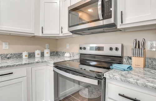 Columbus House | 8 Mi to Downtown: Pet-Friendly Columbus Home