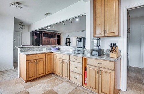 Baldwin Hills House | 8 Mi to Dtwn: Home w/Fireplace & Games in LA!