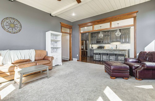 De Pere Cottage | 8 Mi to Lambeau Field: Family Home in De Pere!