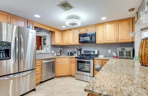New Port Richey House | 8 Mi to Sunset Beach: Home w/Large Patio + Pool!
